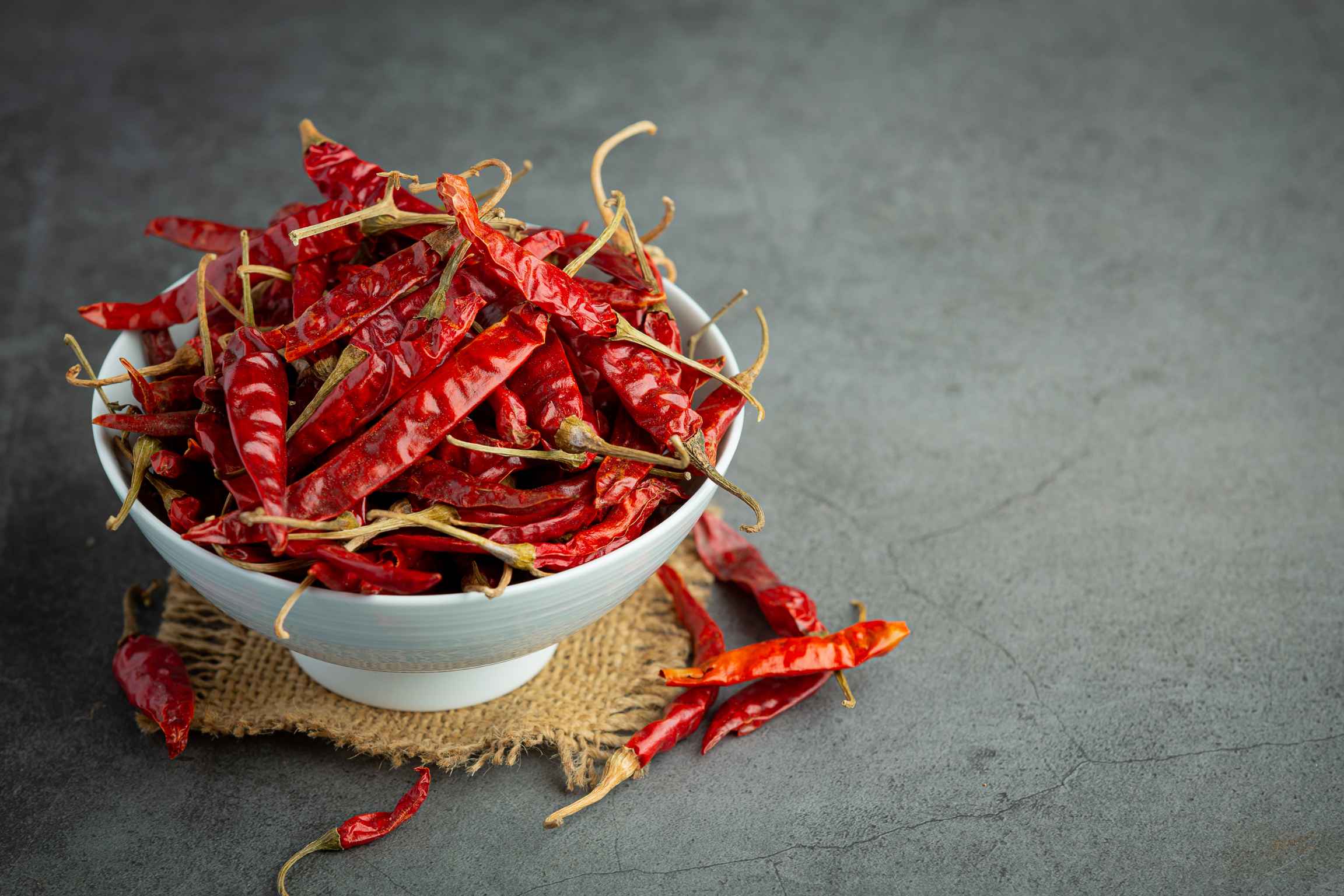 organic-sun-dried-red-chilli-whole-100gms-satvyk